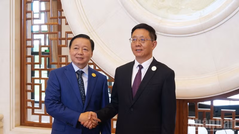 Вице-премьер Чан Хонг Ха и Губернатор провинции Юньнань Ван Юйбо.