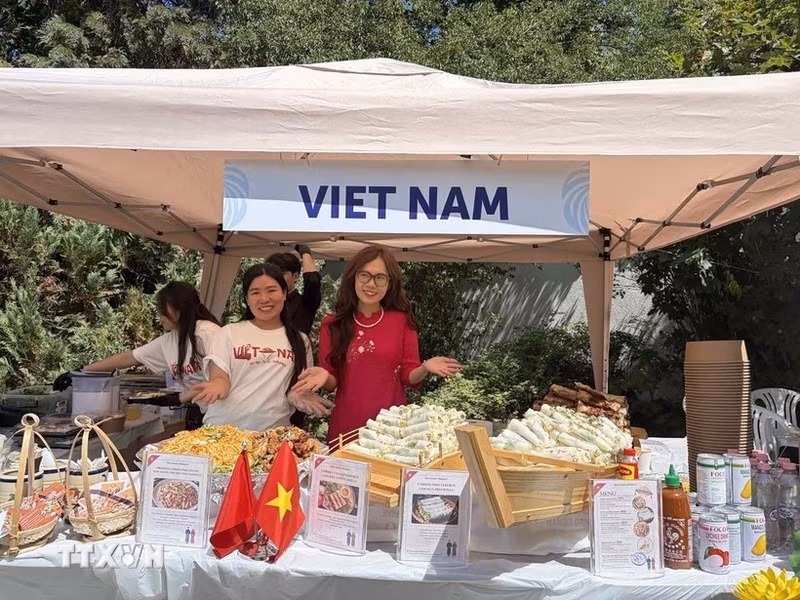 Стенд Посольства Вьетнама в Венгрии на мероприятии. (Фото: ВИА)
