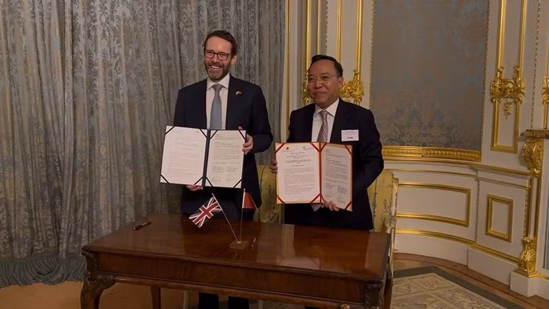 Министерство промышленности и торговли Вьетнама подписало документы о сотрудничестве с Великобританией. (Фото: moit.gov.vn)