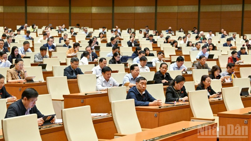 Депутаты Национального собрания участвуют в утреннем заседании 31 октября 2025 года. (Фото: Тхюи Нгуен)