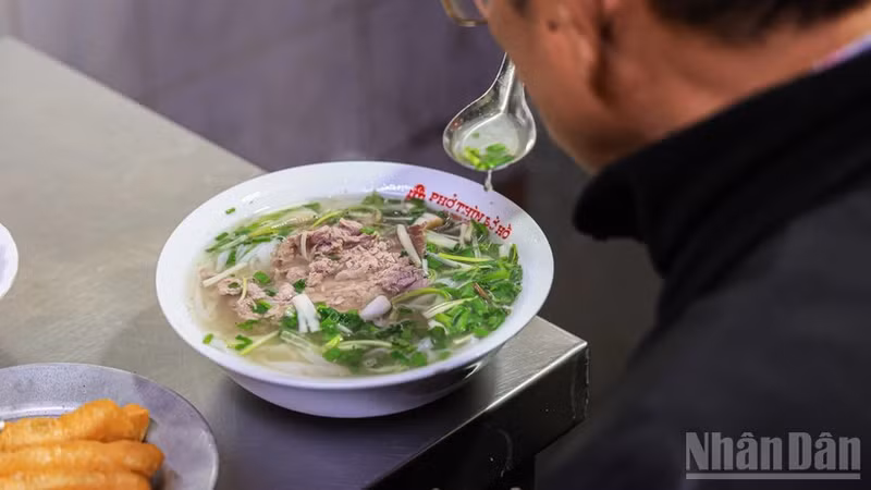 Вьетнамская кухня заняла 2-е место в мире по лучшим блюдам из лапши по версии TasteAtlas. (Фото: Ха Нам)