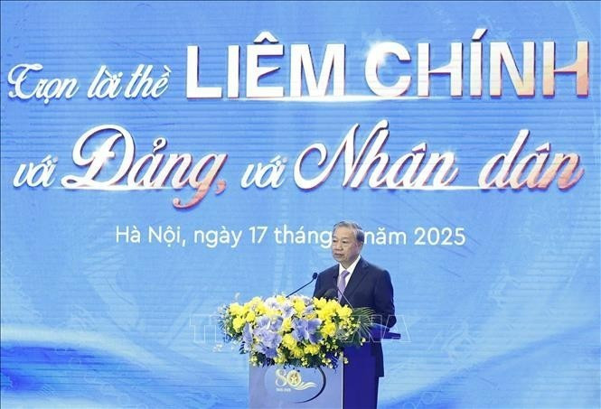 Генсекретарь То Лам выступает на церемонии, посвящённой 80-й годовщине Дня традиций инспекции Вьетнама в Ханое. (Фото: ВИА)