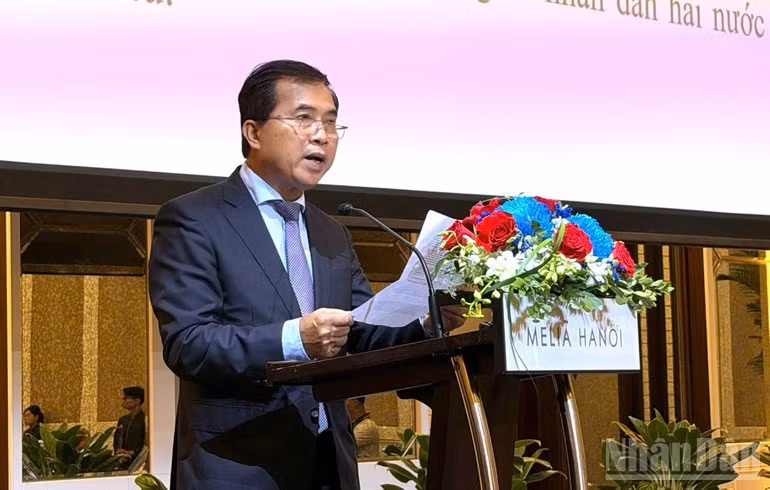 Председатель Общества вьетнамско-словацкой дружбы Ле Куанг Хынг выступает на мероприятии. (Фото: Кхань Лан)