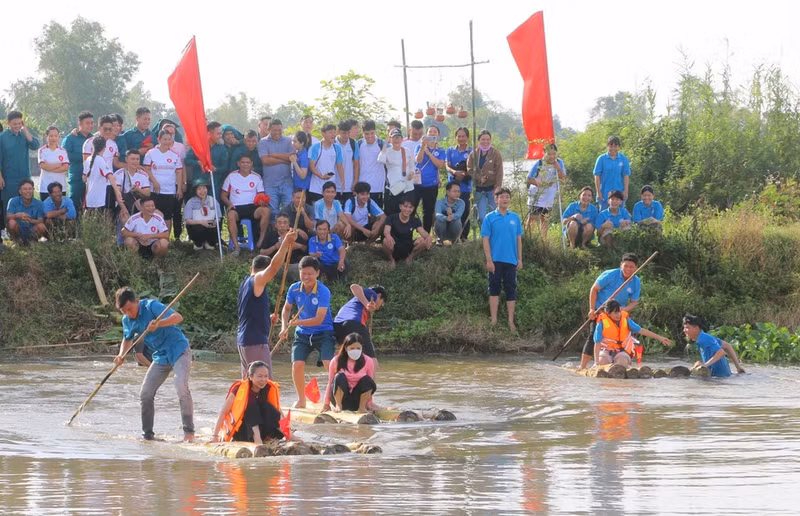 [Фото] Уникальный Праздник сезона разлива в провинции Анзянг