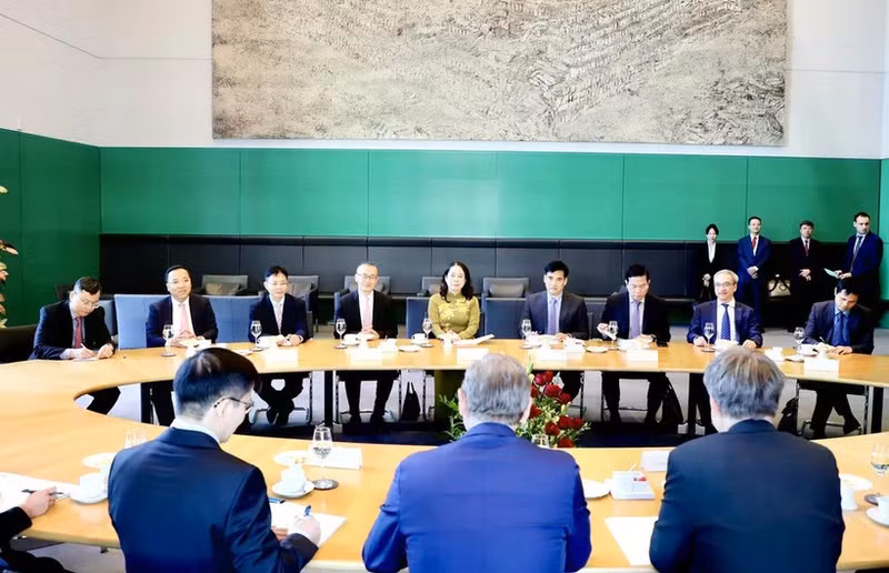 2 июля вице-президент немецкого Бундестага Бодо Рамелов сообщил вице-президенту Вьетнама Во Тхи Ань Суан, что немецкий парламент начал процесс консультаций с заинтересованными сторонами в рамках подготовки к ратификации EVIPA. (Фото: ВИА)