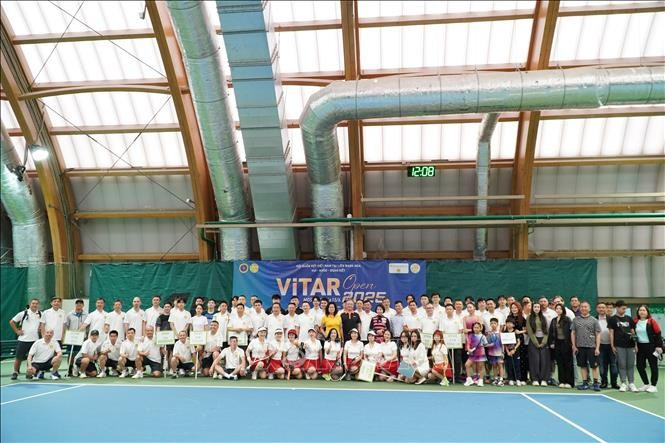 Участники летнего теннисного турнира VITAR Open 2025.