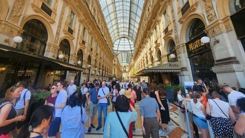 Расположенный в самом сердце Европы, Милан — второй по величине город Италии, широко известный как одна из мировых столиц моды.