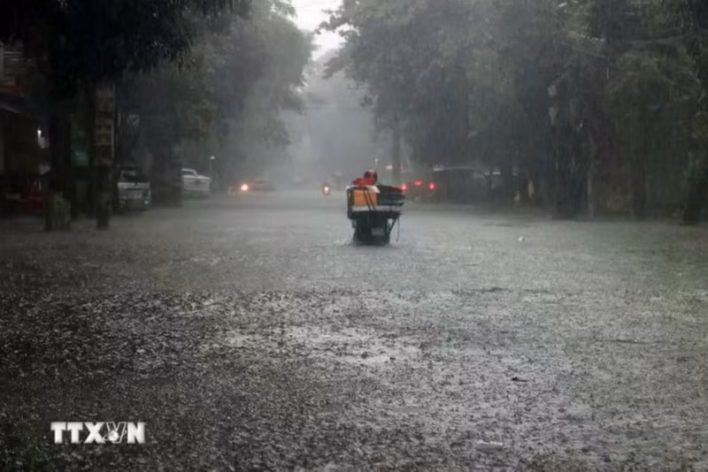 Сильные дожди 3 ноября вызвали серьёзные подтопления на многих дорогах провинции Нгеан. (Фото: ВИА)