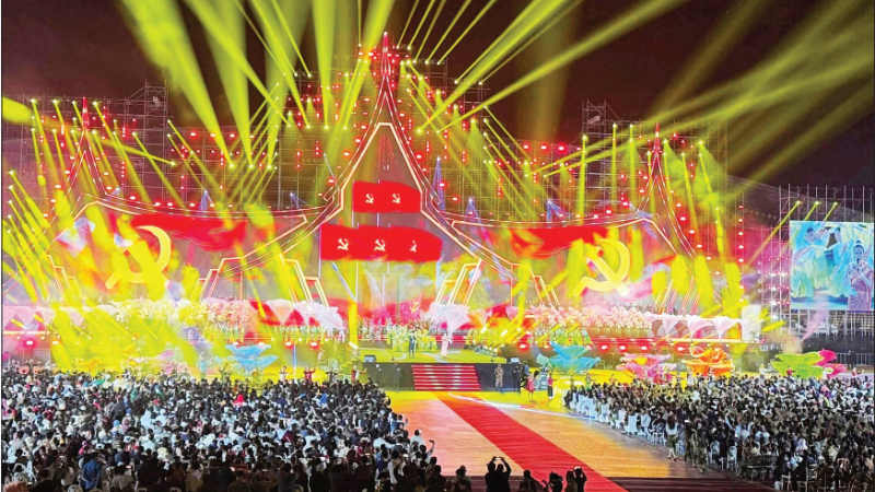 Специальная художественная программа, посвященная вьетнамско-лаосской дружбе, прошла во Вьентьяне. (Фото: Посольство Вьетнама в Лаосе)