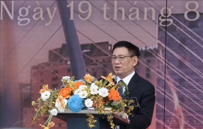 2vna-potal-le-ra-mat-toa-thap-trung-tam-tai-chinh-quoc-te-saigon-marina-ifc-stand-1.jpg