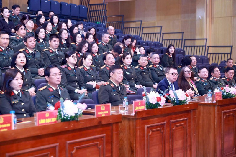 Руководители и делегаты на мероприятии.