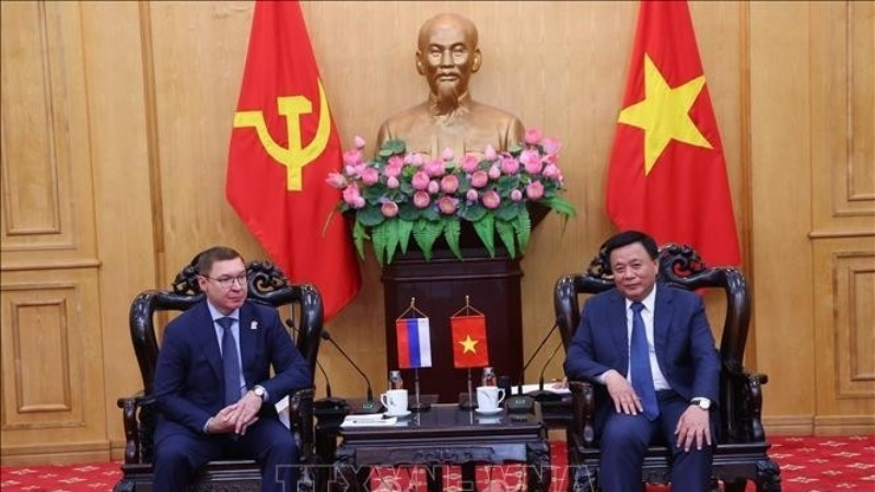 Товарищ Нгуен Суан Тханг принимает господина Владимира Владимировича Якушева.