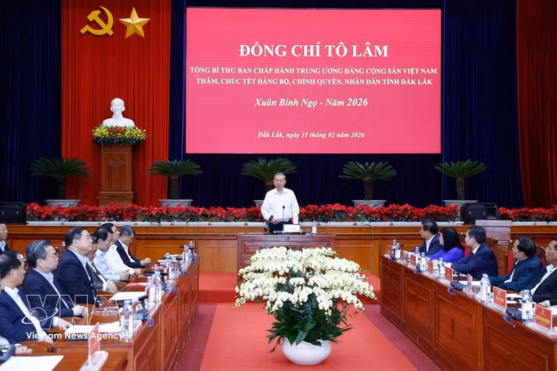 Генеральный секретарь То Лам выступает и поздравляет с наступающим Новым годом партийную организацию, власти и Народ провинции Даклак по случаю подготовки к встрече Нового года Бинь Нго. (Фото: ВИА)