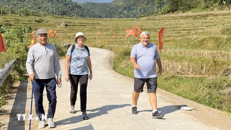 Туристы посещают Пулуонг (провинция Тханьхоа). (Фото: ВИА)