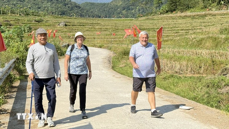 Туристы посещают Пулуонг (провинция Тханьхоа). (Фото: ВИА)