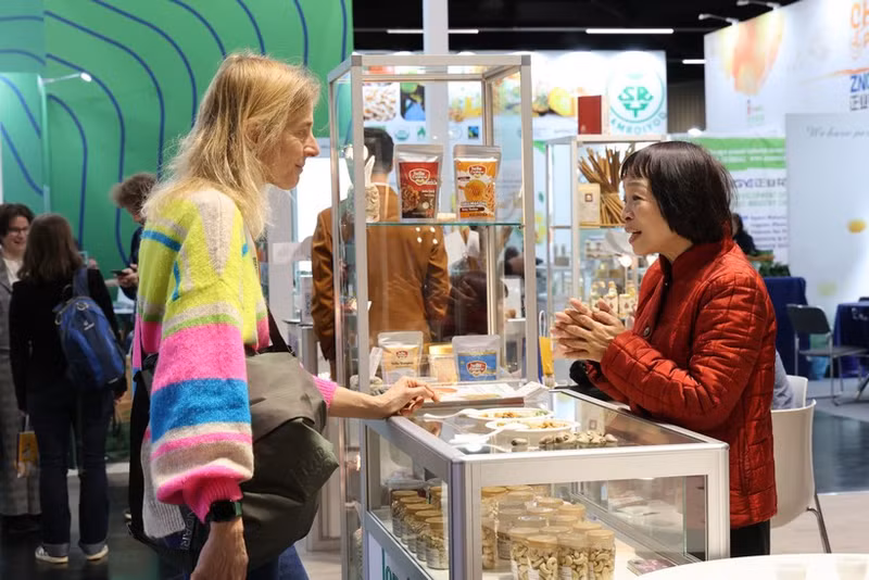 Акционерное общество «Лонгшон» (Вьетнам) представляет на Biofach 2026, ведущей в мире ярмарке органического сельского хозяйства, продукцию из кешью, в том числе ядра кешью и органические жареные орехи кешью. (Фото: ВИА)