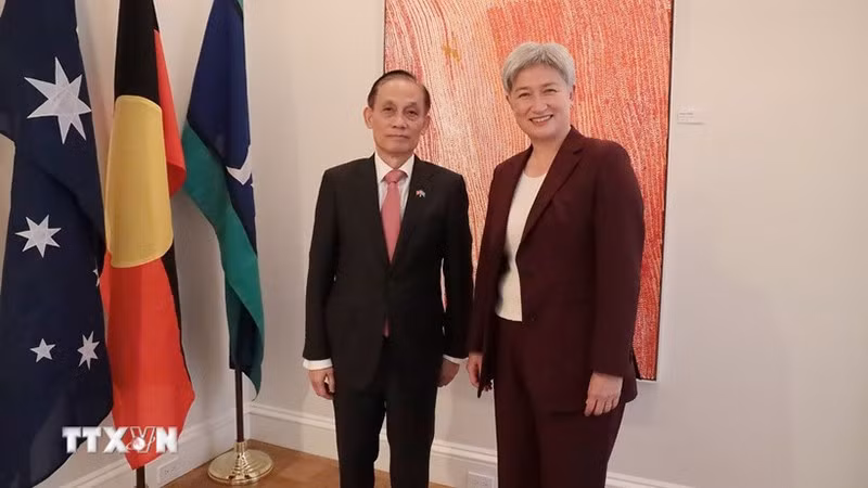 И.о. Министра иностранных дел Вьетнама Ле Хоай Чунг на встрече с Министром иностранных дел Австралии Пенни Вонг. (Фото: ВИА)