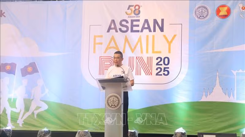 Министр иностранных дел Таиланда Марис Сангиампонгса выступает с речью на мероприятии. Фото: ВИА