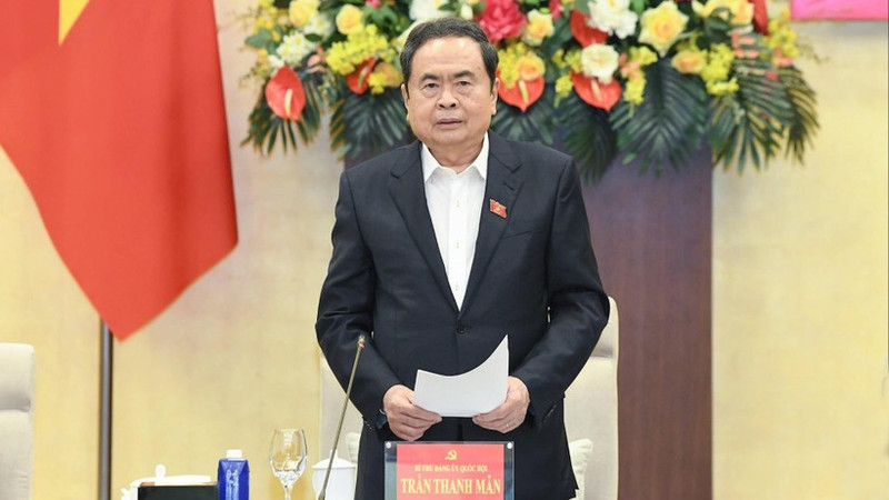 Председатель НС Чан Тхань Ман выступает на конференции. (Фото: Зюи Линь)