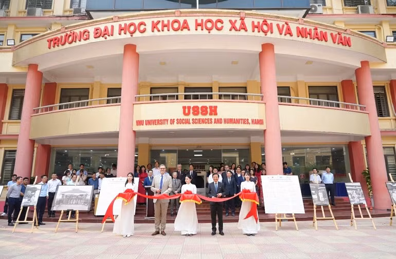 Открытие выставки, посвященной истории вьетнамско-французского образования колониального периода.