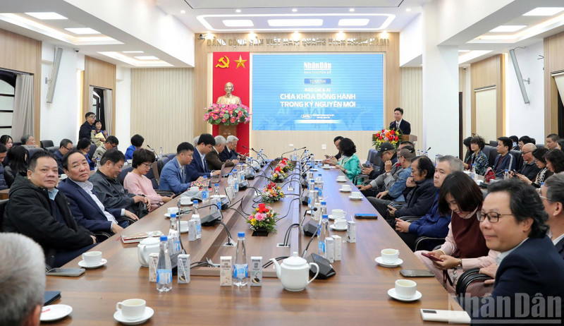 Общий вид встречи с внештатными сотрудниками и беседы.