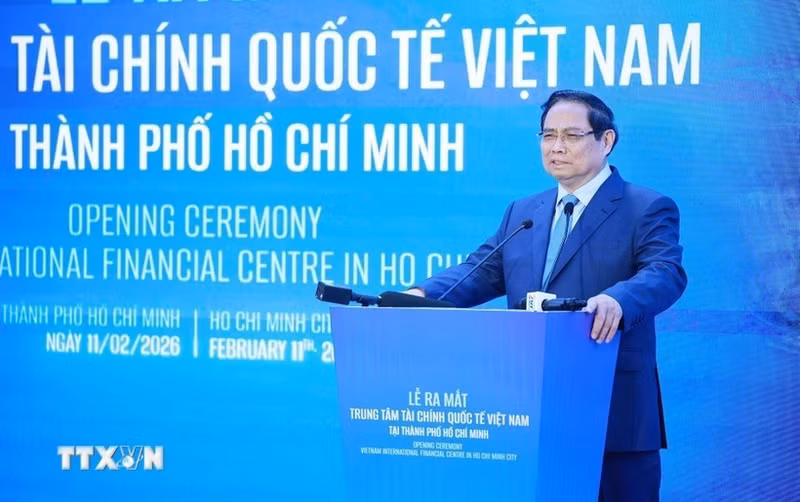 Премьер-министр Фам Минь Тьинь объявляет о создании Международного финансового центра Вьетнама в городе Хошимине. (Фото: ВИА)