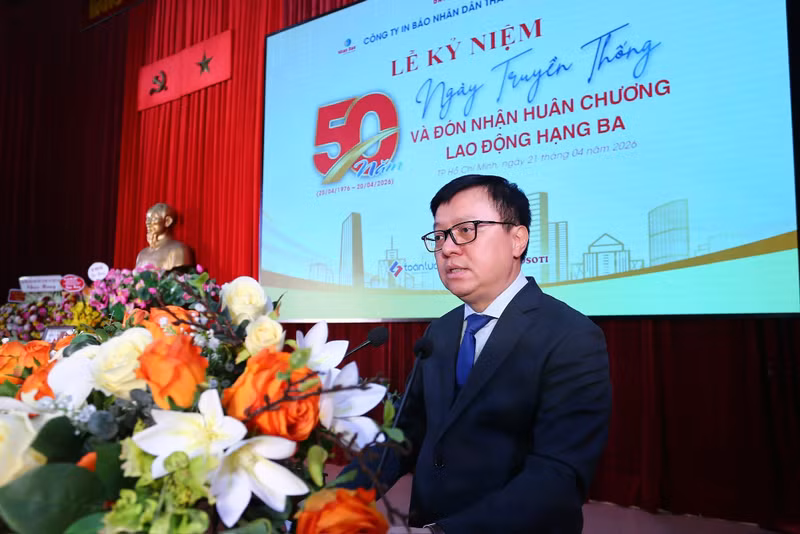 Главный редактор газеты «Нянзан» Ле Куок Минь выступает с речью. (Фото: Чонг Ань)