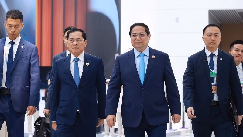 Премьер-министр Фам Минь Тьинь принимает участие в церемонии открытия ВЭФ Тяньцзинь 2025 г. Фото: ВИА