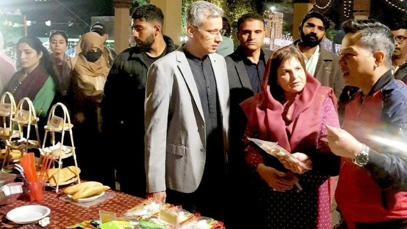 Вьетнамский стенд вызвал интерес у многих пакистанских гостей. (Фото: Посольство Вьетнама в Пакистане)