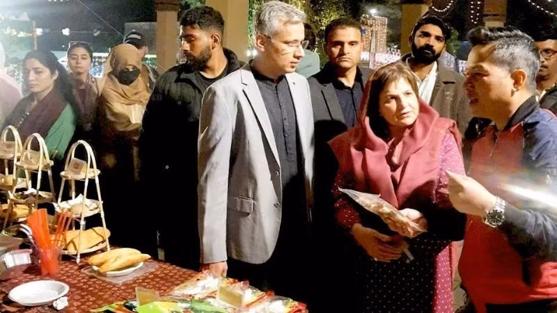 Вьетнамский стенд вызвал интерес у многих пакистанских гостей. (Фото: Посольство Вьетнама в Пакистане)