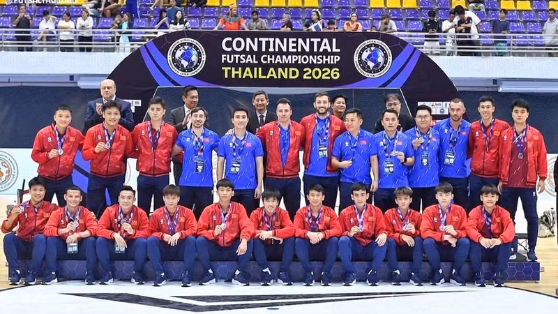 Сборная Вьетнама по футзалу завоевала серебряные медали на турнире «Continental Futsal Championship» в Таиланде 2026 года. (Фото: VFF)