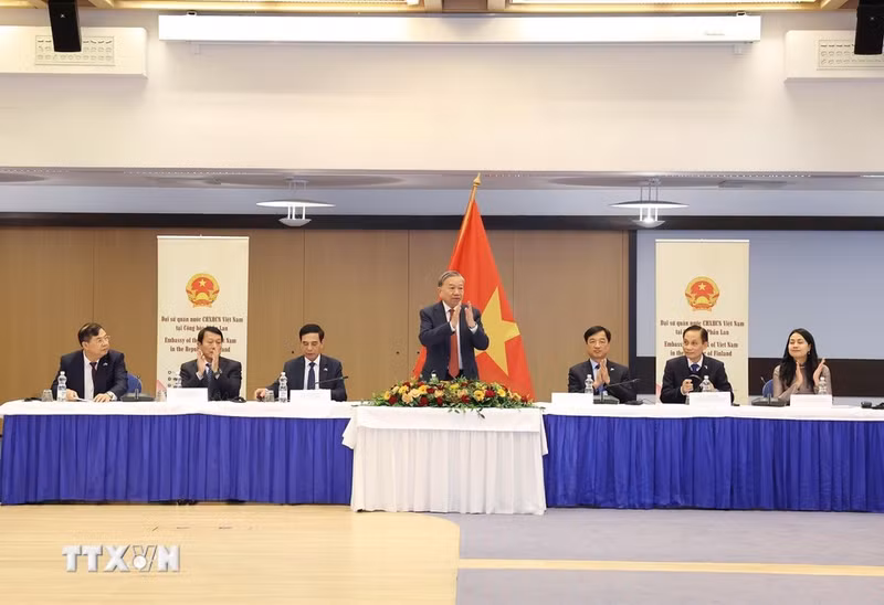 Генеральный секретарь ЦК КПВ То Лам и делегация Вьетнама. (Фото: ВИА)