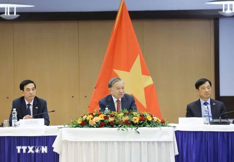 Генеральный секретарь ЦК КПВ То Лам выступает с речью. (Фото: ВИА)