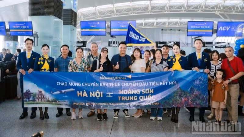 Авиакомпания Vietravel Airlines успешно выполнила свой первый чартерный рейс, соединяющий Ханой (Вьетнам) и Хуаншань (Китай).