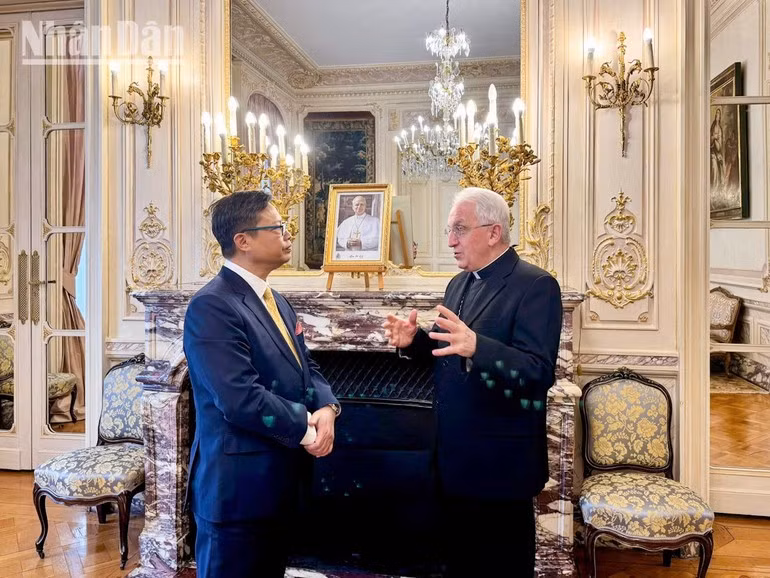 Архиепископ Челестино Мильоре высоко оценил позитивные достижения в отношениях между Вьетнамом и Святым Престолом за последнее время.