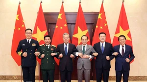 Министры иностранных дел, обороны и общественной безопасности Вьетнама и Китая на первом заседании механизма стратегического диалога «3+3». (Фото: ВИА)