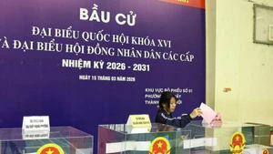 Студенты принимают участие в голосовании на выборах депутатов Национального собрания XVI созыва и депутатов Народных советов всех уровней на срок 2026–2031 годов. (Фото: ВИА)