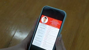 Информация о кандидатах в депутаты Народного совета провинции Кханьхоа на срок 2026–2031 годов размещена на цифровых информационных каналах, что помогает избирателям удобно следить и знакомиться с ней. (Фото: ВИА)