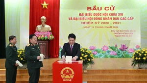 Президент Лыонг Кыонг голосует на выборах депутатов Национального собрания XVI созыва и Народных советов всех уровней на срок полномочий 2026-2031 годов. (Фото: Тхюи Нгуен)