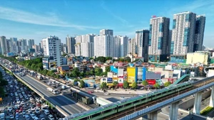 Вьетнам приоритетно стимулирует рост, сохраняя макроэкономическую стабильность, контролируя инфляцию и обеспечивая ключевые балансы экономики. (Фото: ВИА)