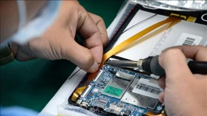 Вьетнам создаёт Национальный центр для поддержки опытного производства полупроводниковых чипов. (Фото: ВИА)