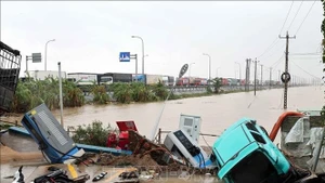 Разрушения, вызванные историческим наводнением в квартале Фуйен, провинция Даклак. (Фото: ВИА)