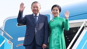 Генеральный секретарь ЦК КПВ То Лам и его супруга. (Фото: ВИА)