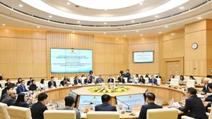 Встреча руководства Министерства промышленности и торговли с делегацией EU-ABC, состоявшаяся 25 ноября в Ханое. (Фото: Министерство промышленности и торговли)