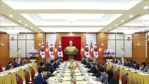 Генеральный секретарь То Лам проводит встречу с Председателем НС Республики Корея У Вон Шиком. (Фото: ВИА)