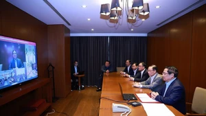 Премьер-министр Фам Минь Тьинь провёл онлайн-совещание с провинциями и городами для разработки мер по спасательным работам и ликвидации последствий стихийных бедствий. (Фото: ВИА)