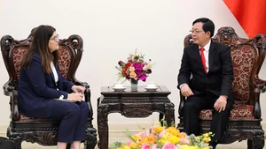 Вице-премьер Хо Куок Зунг принимает Министра иностранных дел и по делам диаспоры Палестины Варсен Агхабекян Шахин. (Фото: VGP)