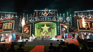 Художественный номер в рамках церемонии открытия Вьетнамского кинофестиваля. (Фото: Куок Тхань)