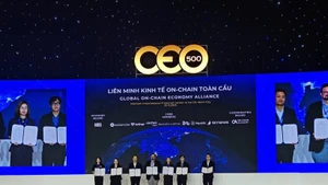 Церемония запуска Глобального ончейн-экономического альянса в рамках Осеннего экономического форума 2025 года. (Фото: ВИА)