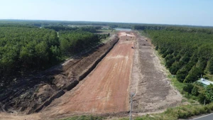 Участок проекта скоростной автомагистрали Зангиа – Чонтхань, проходящий через общину Нябич, получил 95% «чистой» площадки, переданной инвестору. (Фото: ВИА)